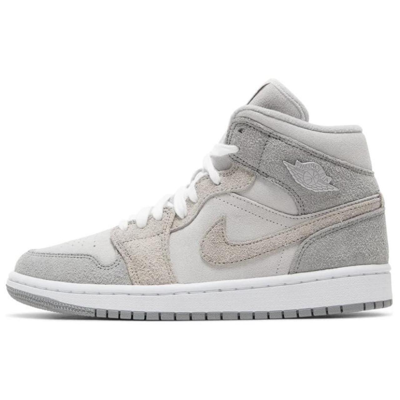 W AIR JORDAN 1 MID PARTICLE GREY