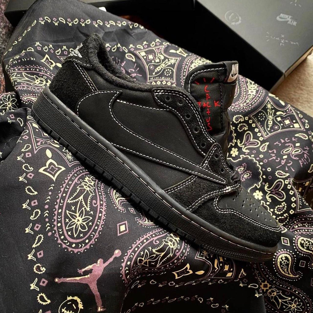 TRAVIS SCOTT X AIR JORDAN 1 LOW OG SP “BLACK PHANTOM”
